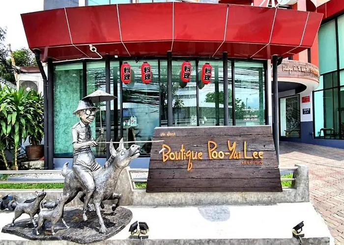 Boutique Poo-Yai Lee