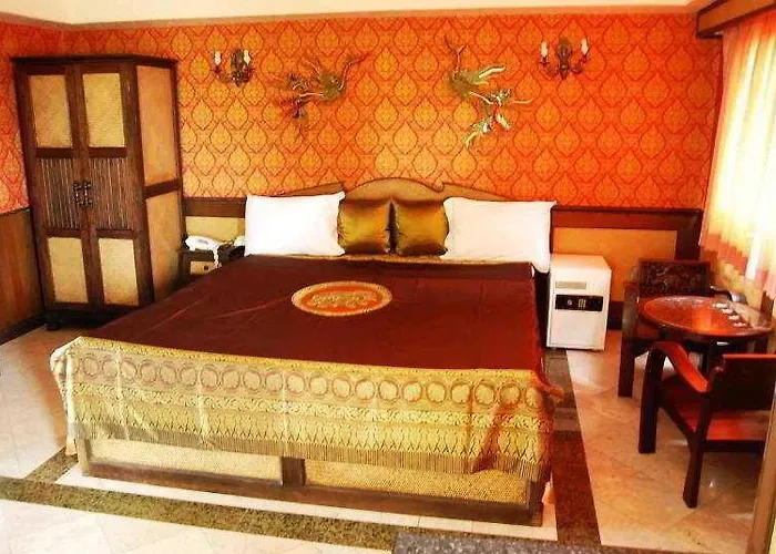 13 Coins Airport Hotel Min Buri