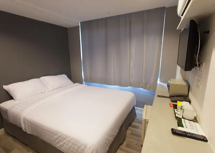Nantra Ploenchit Hotel