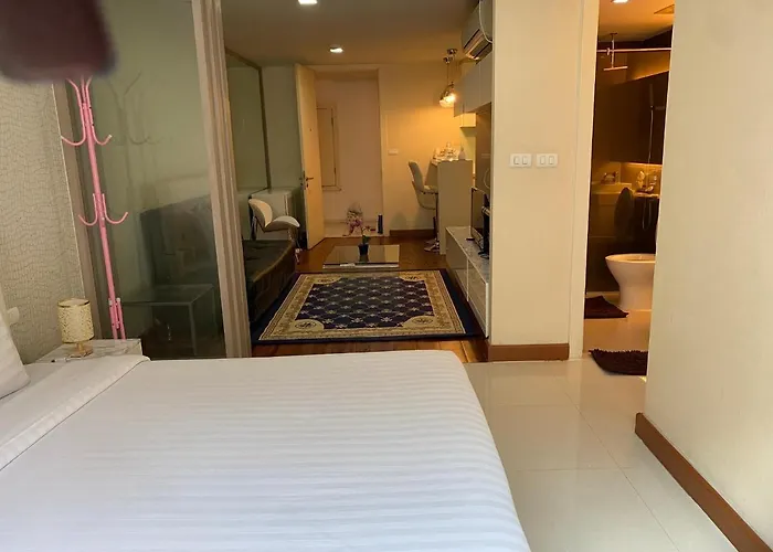 Studio Bedroom With Kitchen