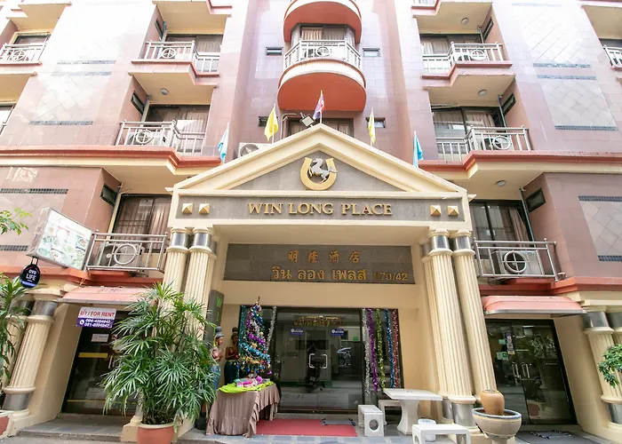 OYO 75385 Hotel Win Long