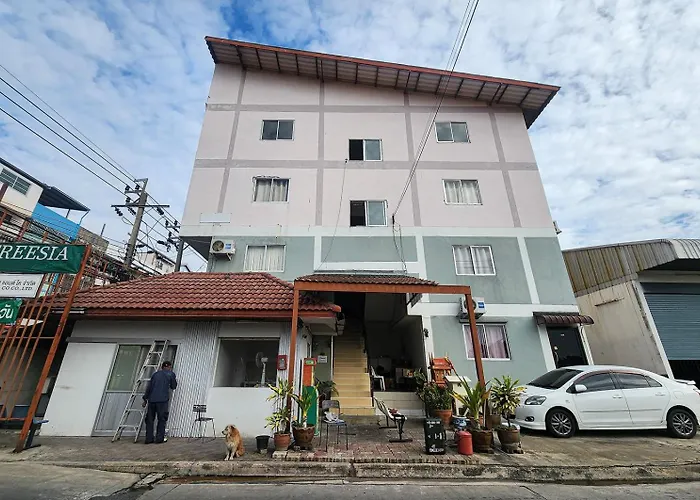 Freesia Bangphi Guest House