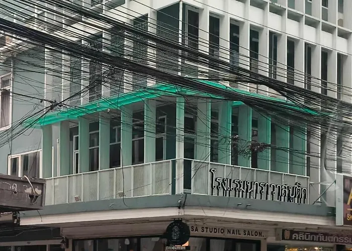 Homie Hostel & Cafe