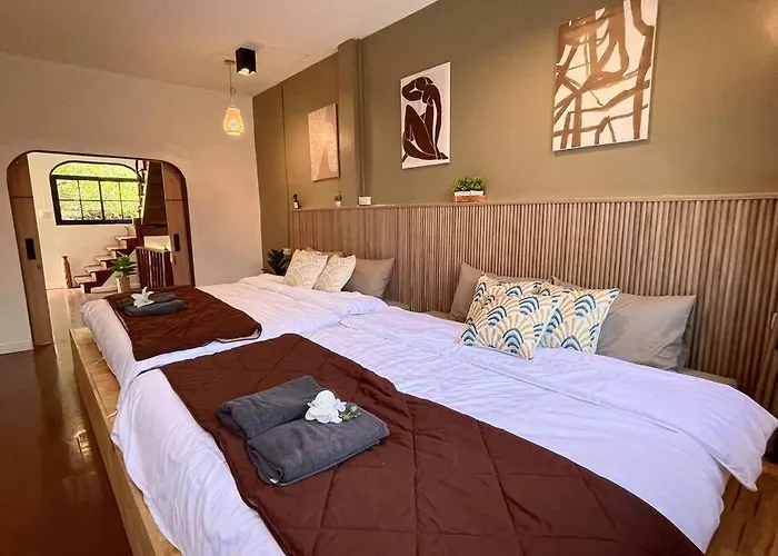 Private House With Pagoda View, Near Grand Palace