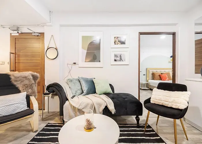 Cozy House Chatuchak Market, 12Pp