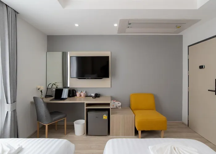 The Riski Hotel At Bangphlat Station Sha