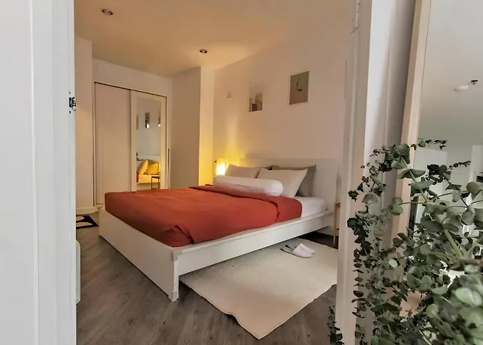 Grand Diamond Suite Condominium Floor11