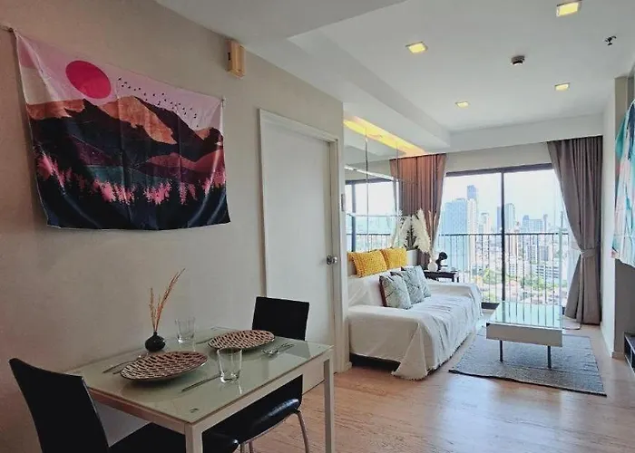 1Br At Thonglor Bts Overlooking City With Workspace