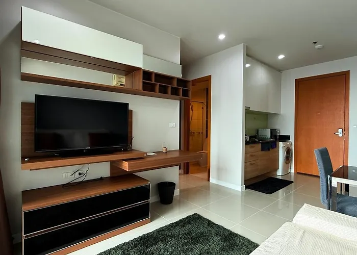 1 Bedroom High Floor Luxury Condo With Pool,Gym And Sauna