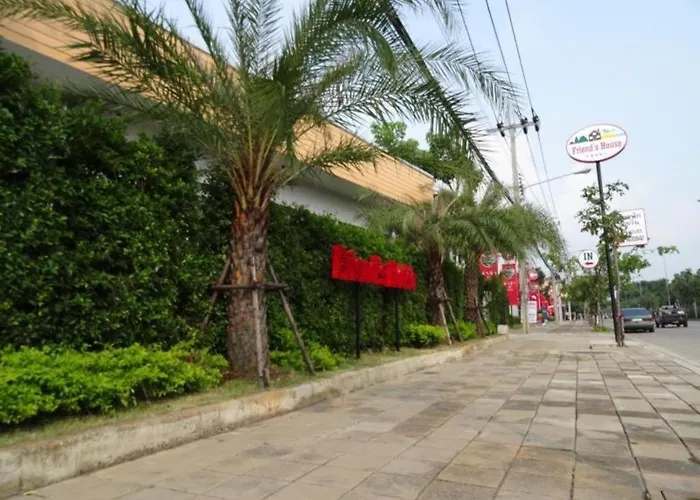 Friends House Resort