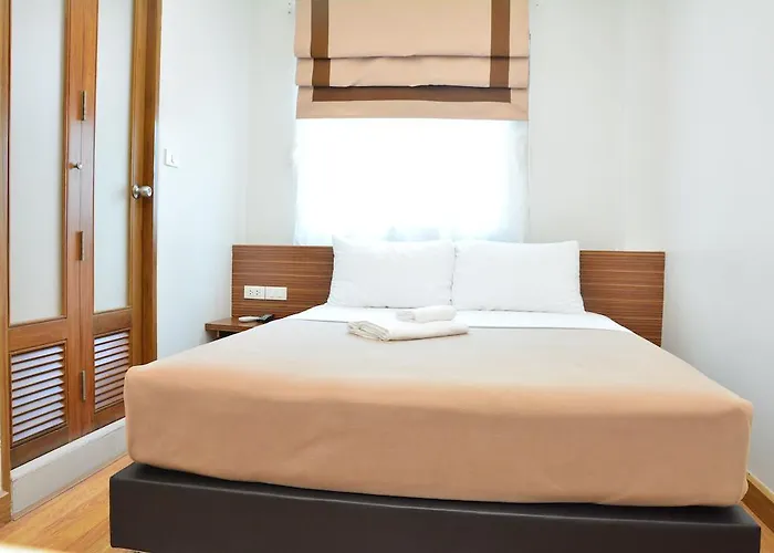 White House Asoke Sukhumvit 18
