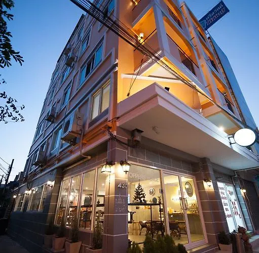 Hoppers Place Donmuang Hostel