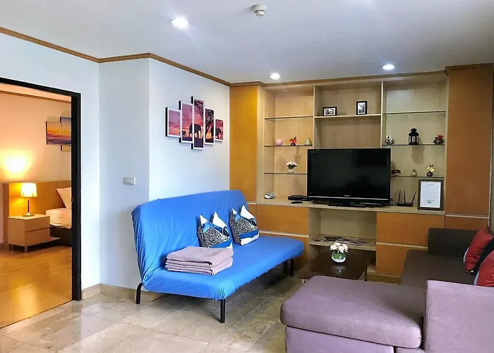 Twin Peaks Sukhumvit Suites