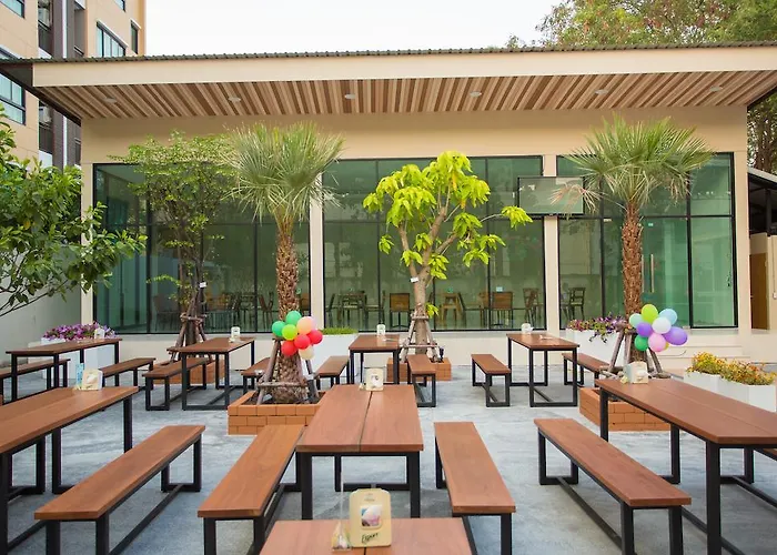 Alisha Court Hotel & Residence