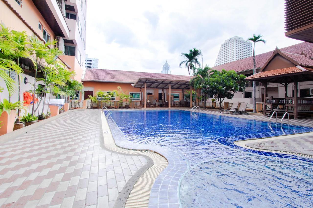 Teja Aparthotel 3*