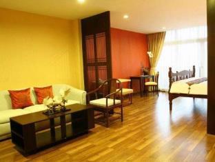 August Residencia 3*