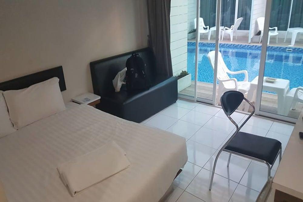 Pool @donmueang Hotel