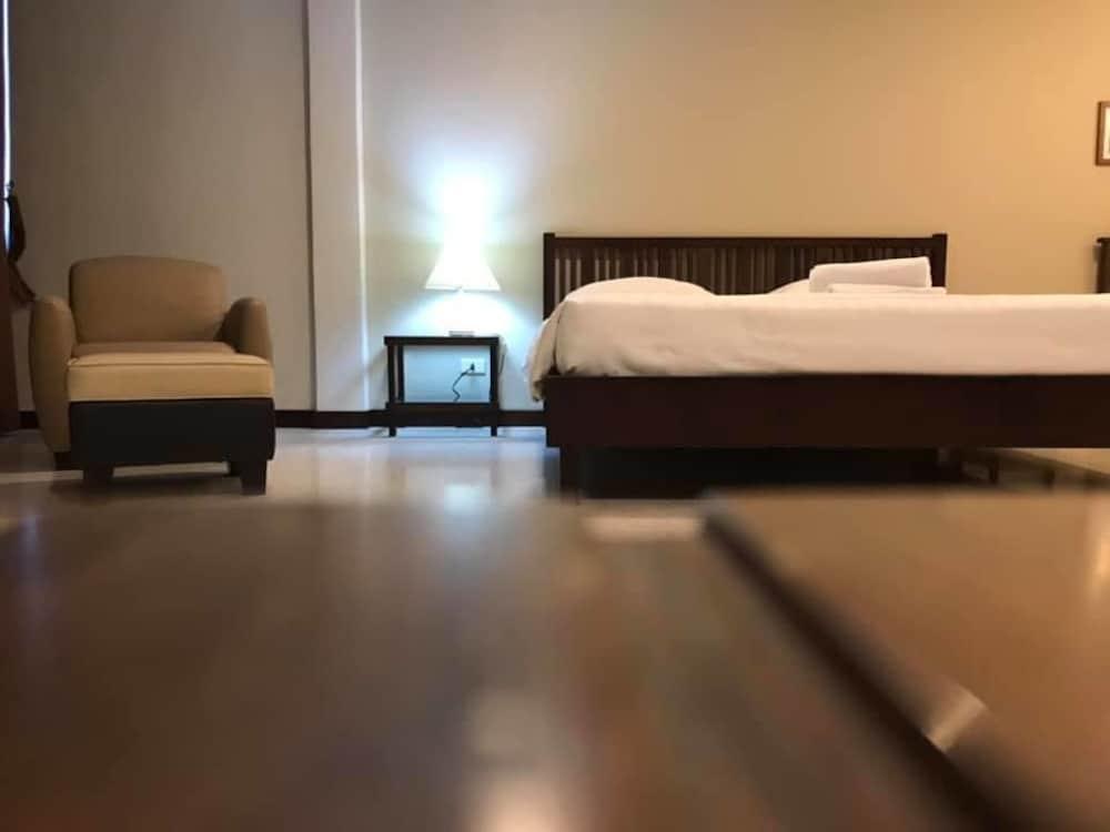 Mango Bedroom 2*