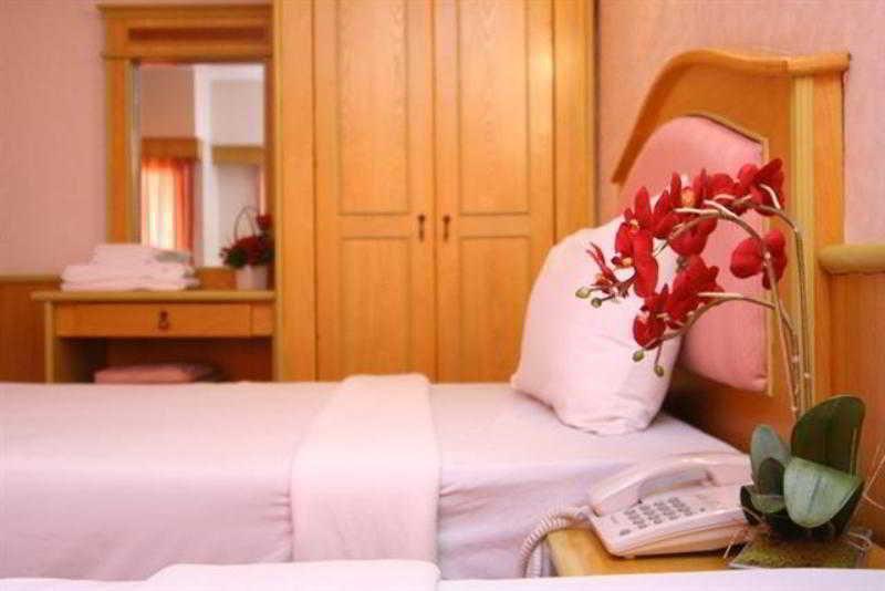 13 Coins Airport Min Buri Hotel