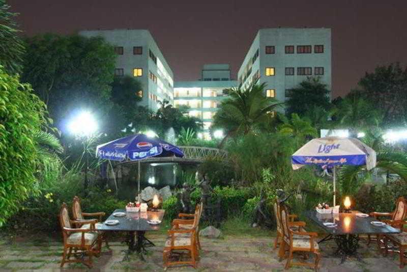 13 Coins Airport Min Buri Hotel
