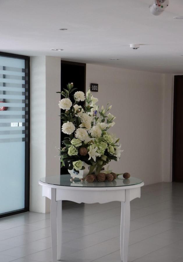 Chaengwattana Pavilion Hotel *