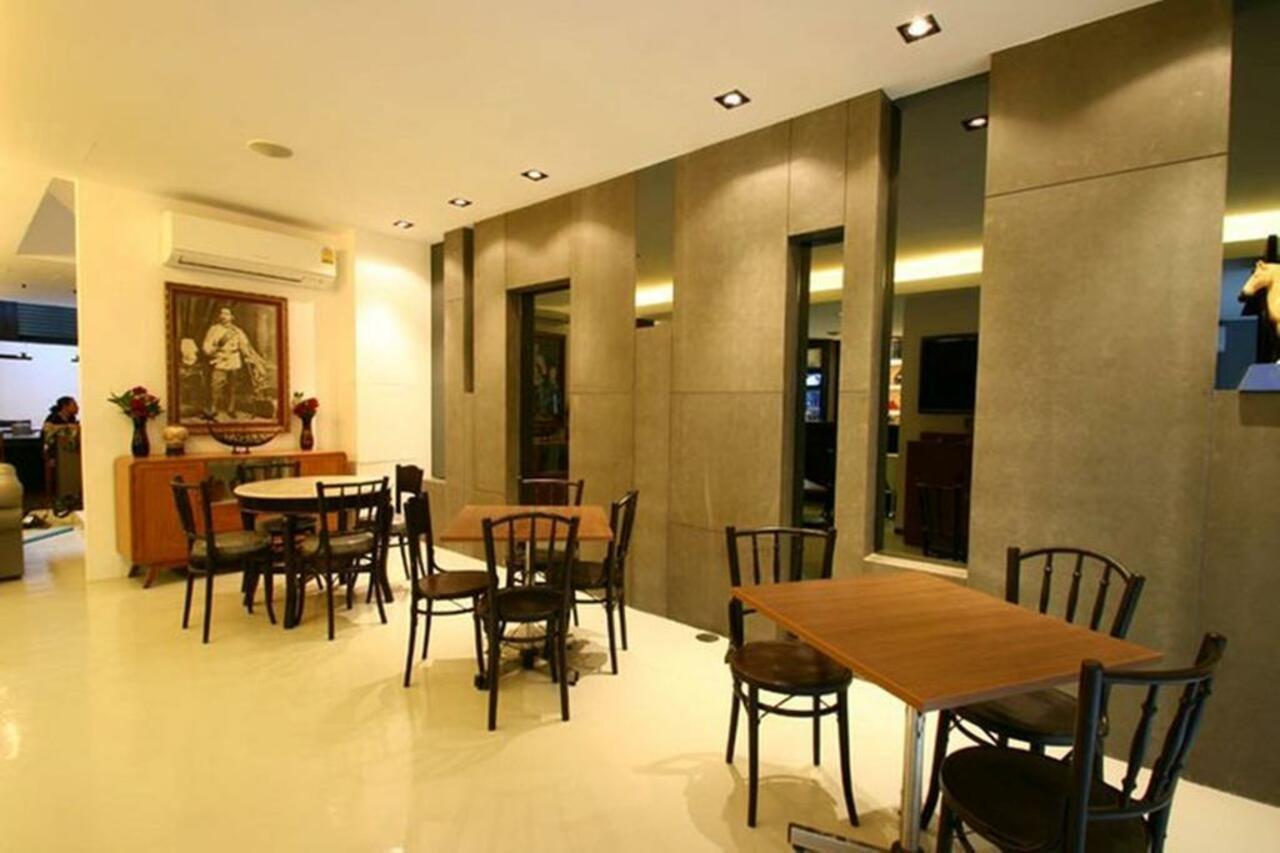 At One Hualampong Hotel