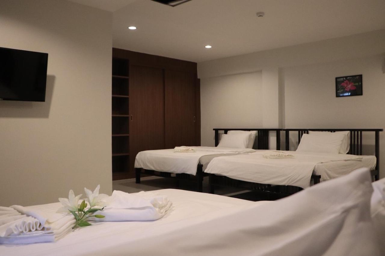 Chaengwattana Pavilion Hotel *