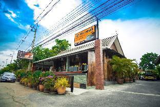Khum Klao Teak Hut Bangkok