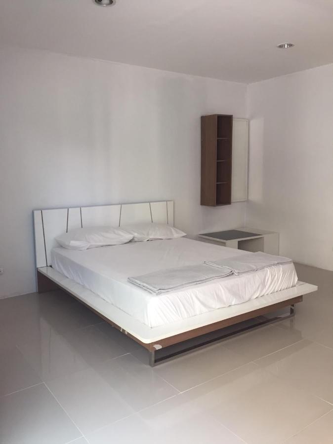 Atroom Hostel *