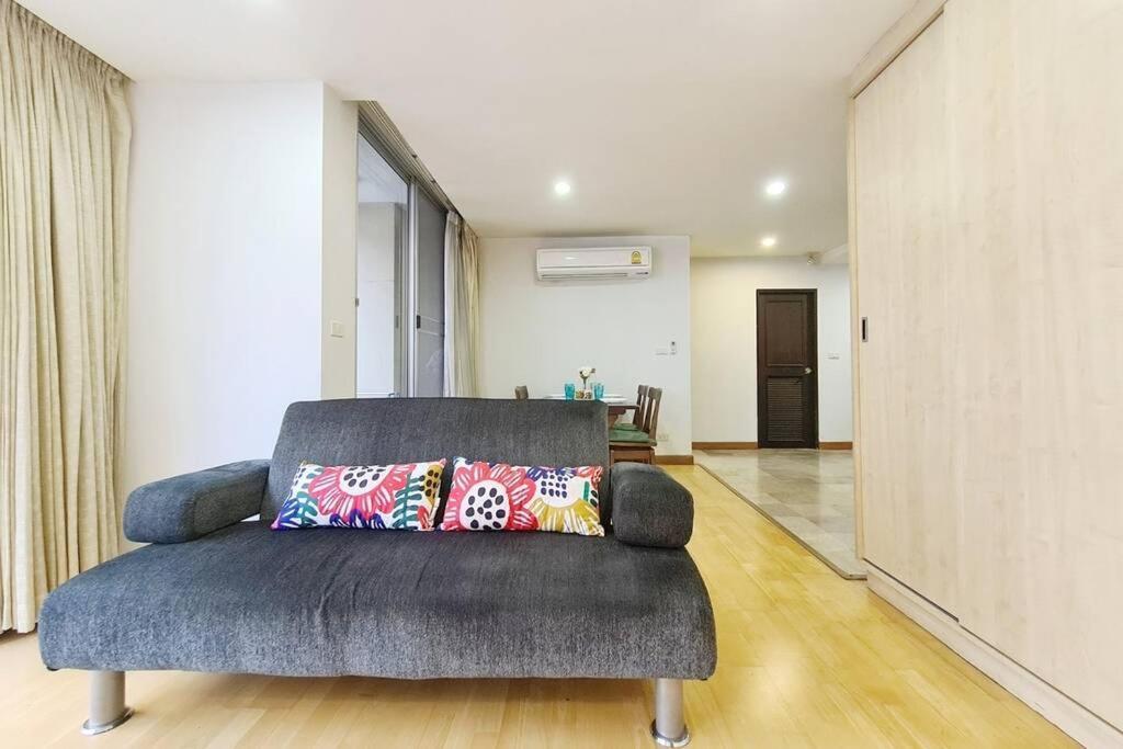 The Glass House Corner Asoke : 1br /wifi/netflix Apartment