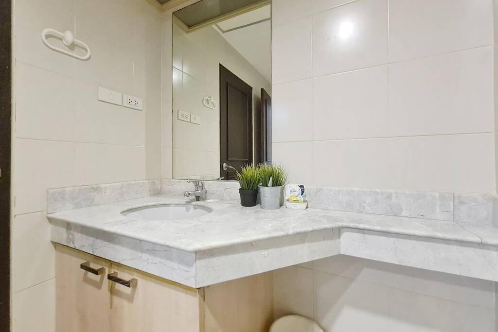 The Glass House Corner Asoke : 1br /wifi/netflix Bangkok
