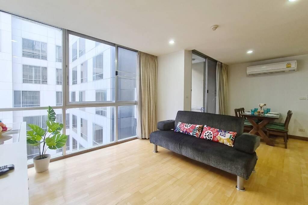 The Glass House Corner Asoke : 1br /wifi/netflix Apartment Bangkok