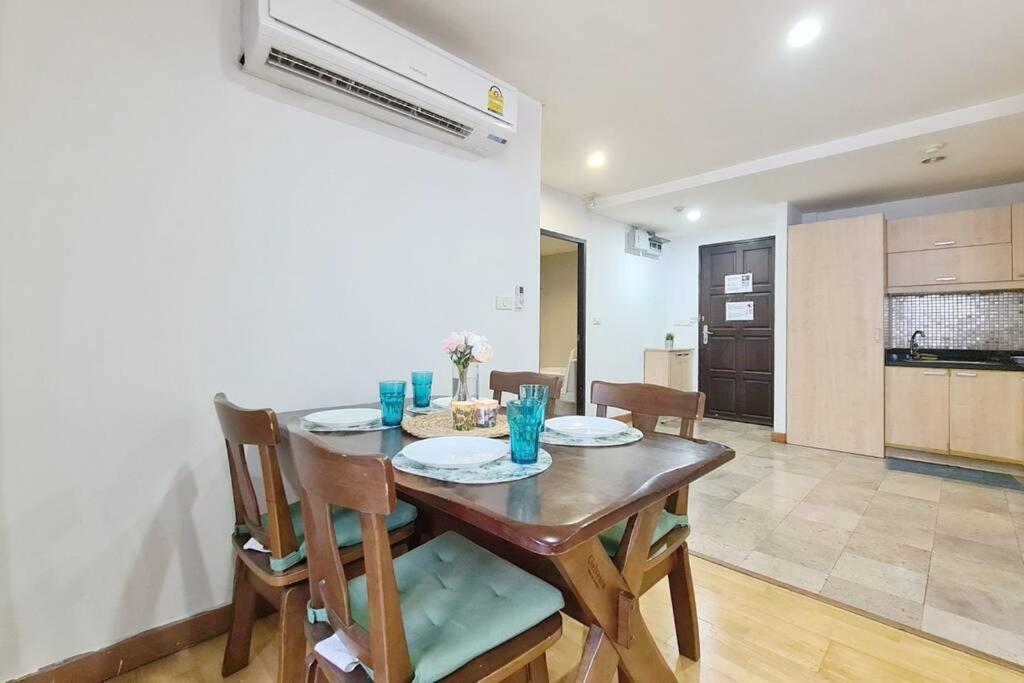 The Glass House Corner Asoke : 1br /wifi/netflix Apartment Bangkok