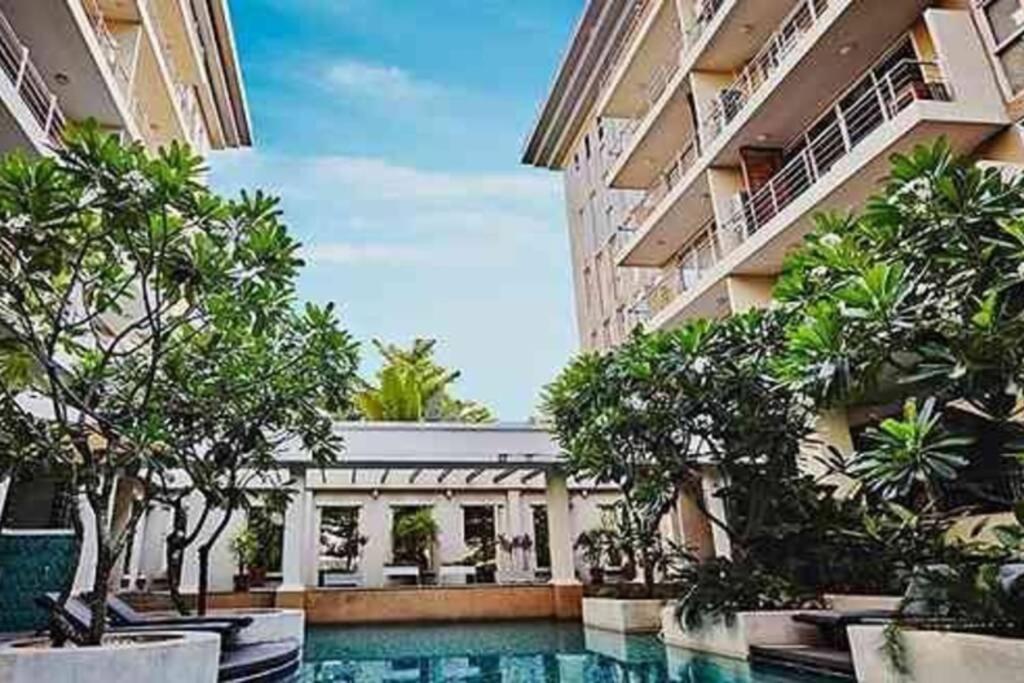 The Glass House Corner Asoke : 1br /wifi/netflix Apartment Bangkok