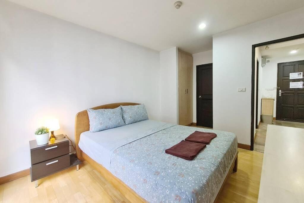 The Glass House Corner Asoke : 1br /wifi/netflix Bangkok