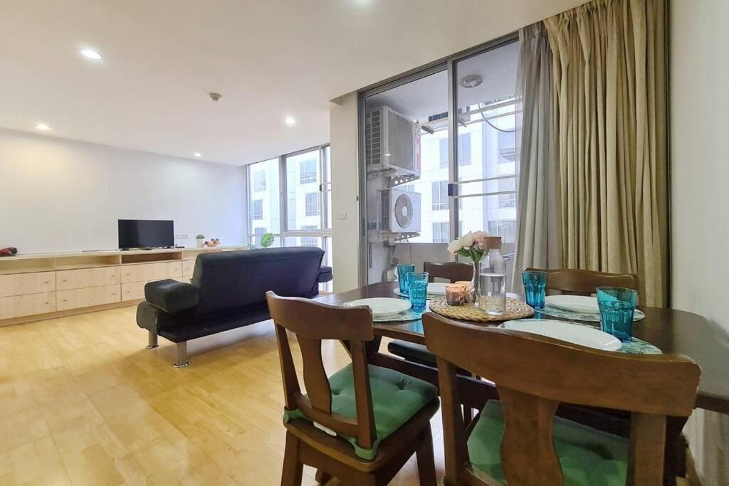Apartment The Glass House Corner Asoke : 1br /wifi/netflix