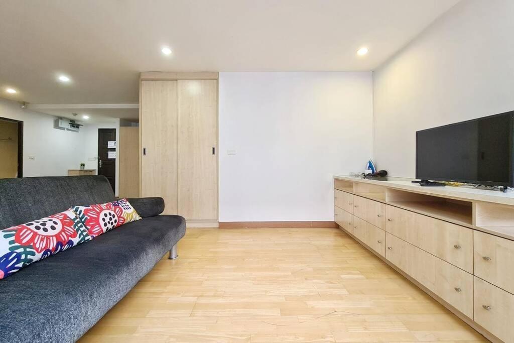 The Glass House Corner Asoke : 1br /wifi/netflix * Bangkok