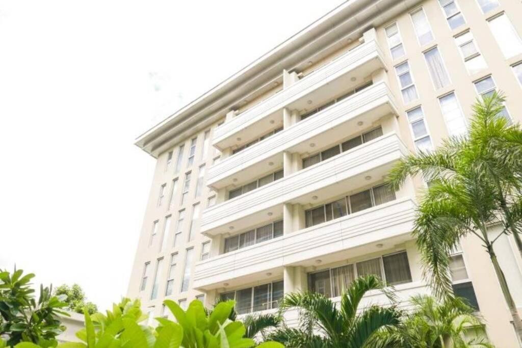 The Glass House Corner Asoke : 1br /wifi/netflix *