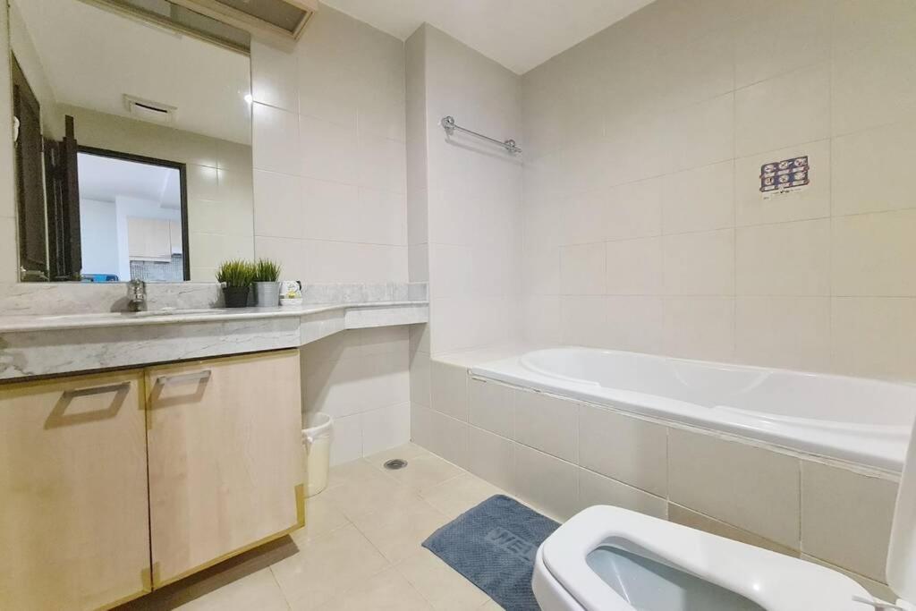 Apartment The Glass House Corner Asoke : 1br /wifi/netflix *
