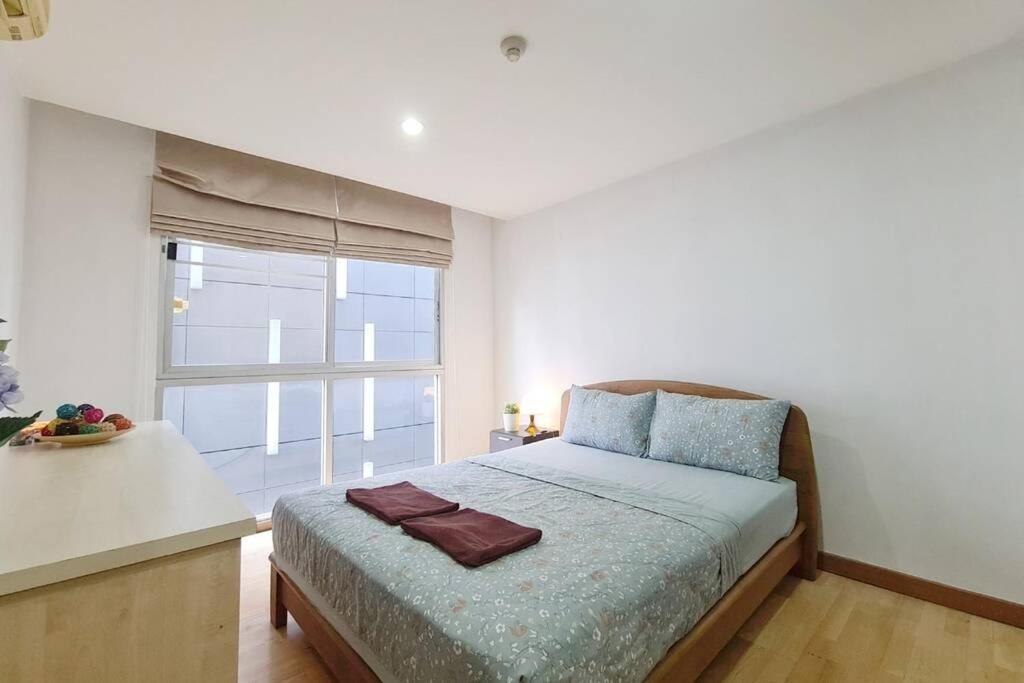 The Glass House Corner Asoke : 1br /wifi/netflix Apartment