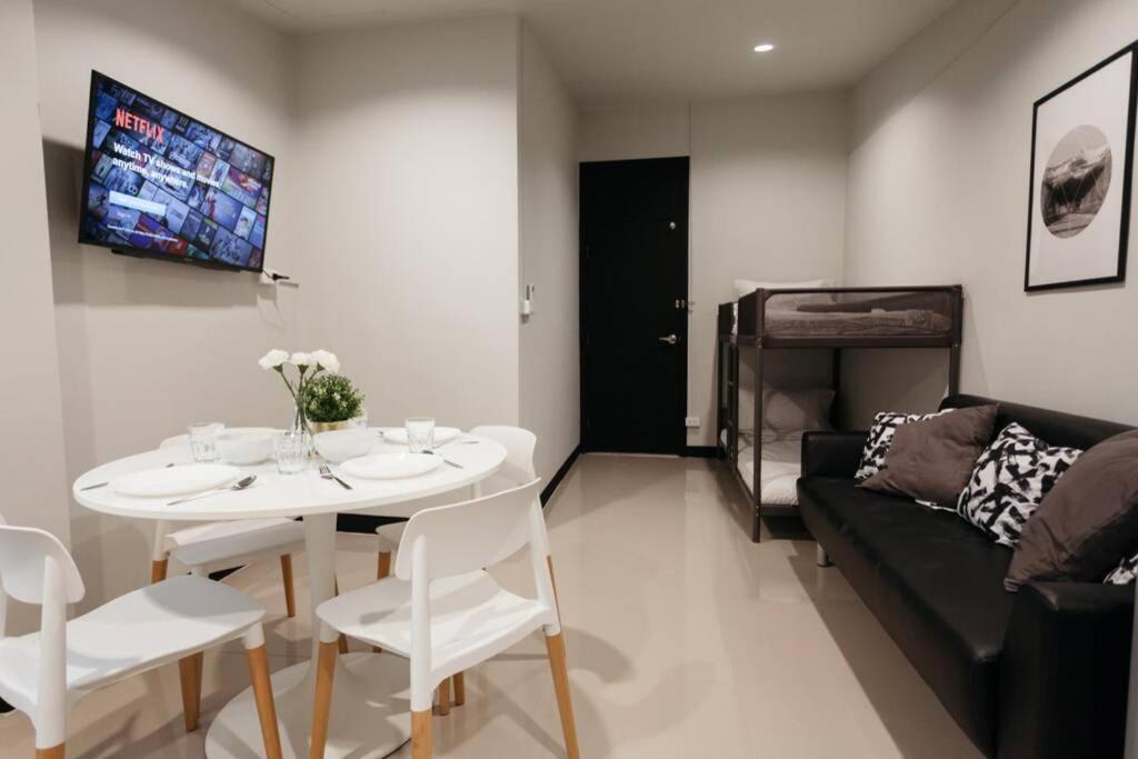 S3 Silom26 - S3 Silom Central, Large Room, Full Kitchen, Wifi, Apartment *