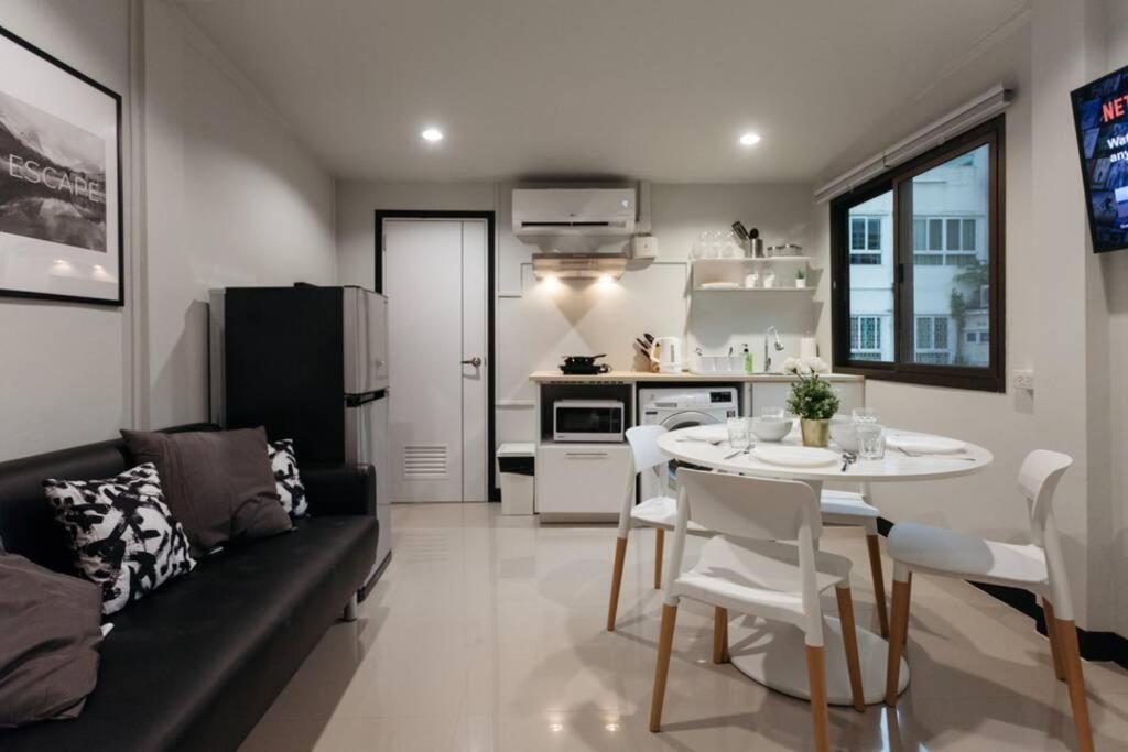 Apartment S3 Silom26 - S3 Silom Central, Large Room, Full Kitchen, Wifi,