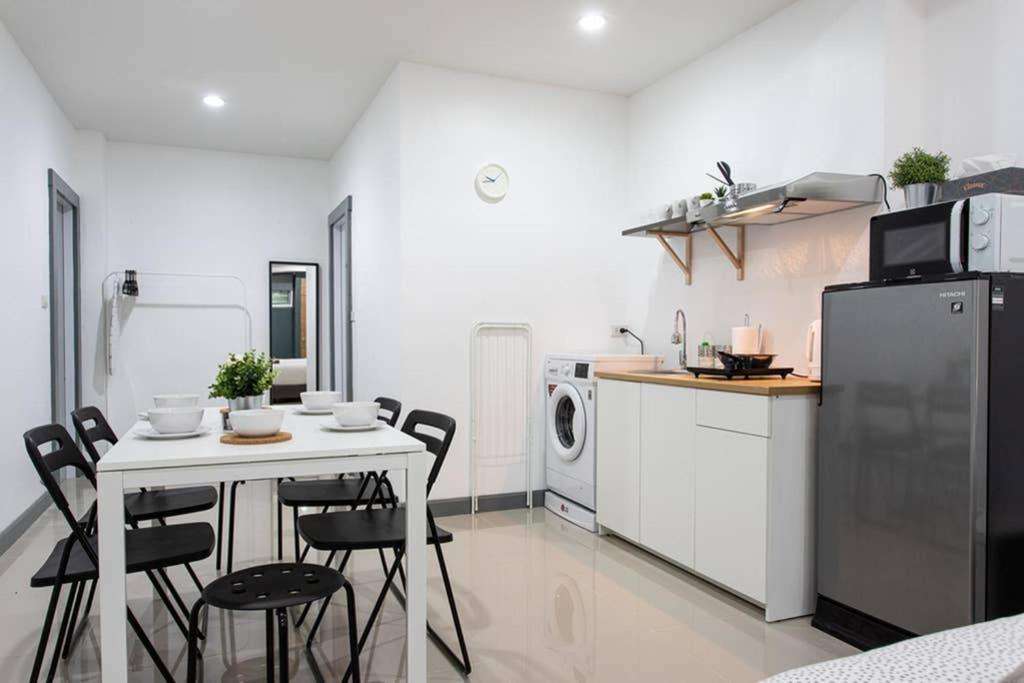 P1 Silom Pan Large Full Kitchen Wifi 4-6pax Căn hộ *