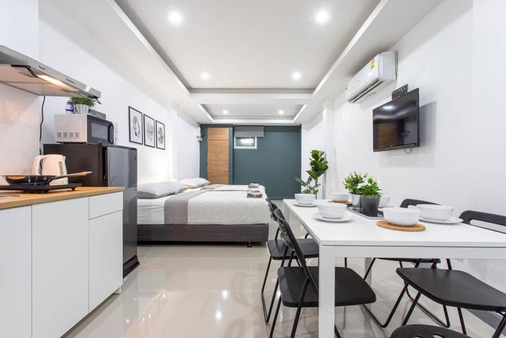 P1 Silom Pan Large Full Kitchen Wifi 4-6pax Bangkok