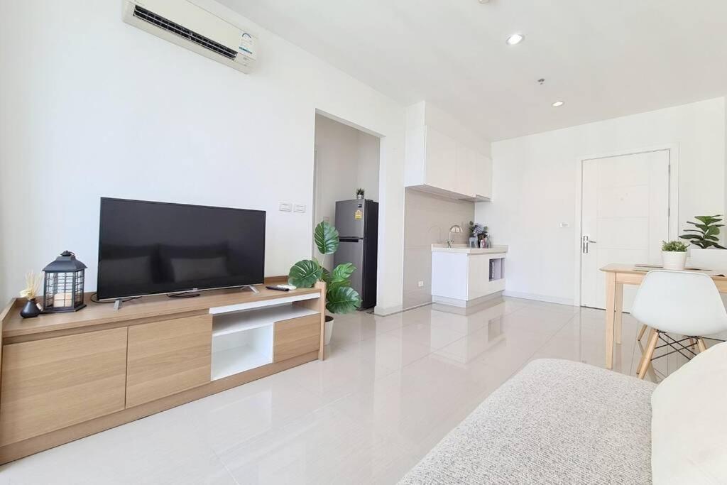 The Muji Inspired 1 Bedroom : Pool/wifi/rama9/rca
