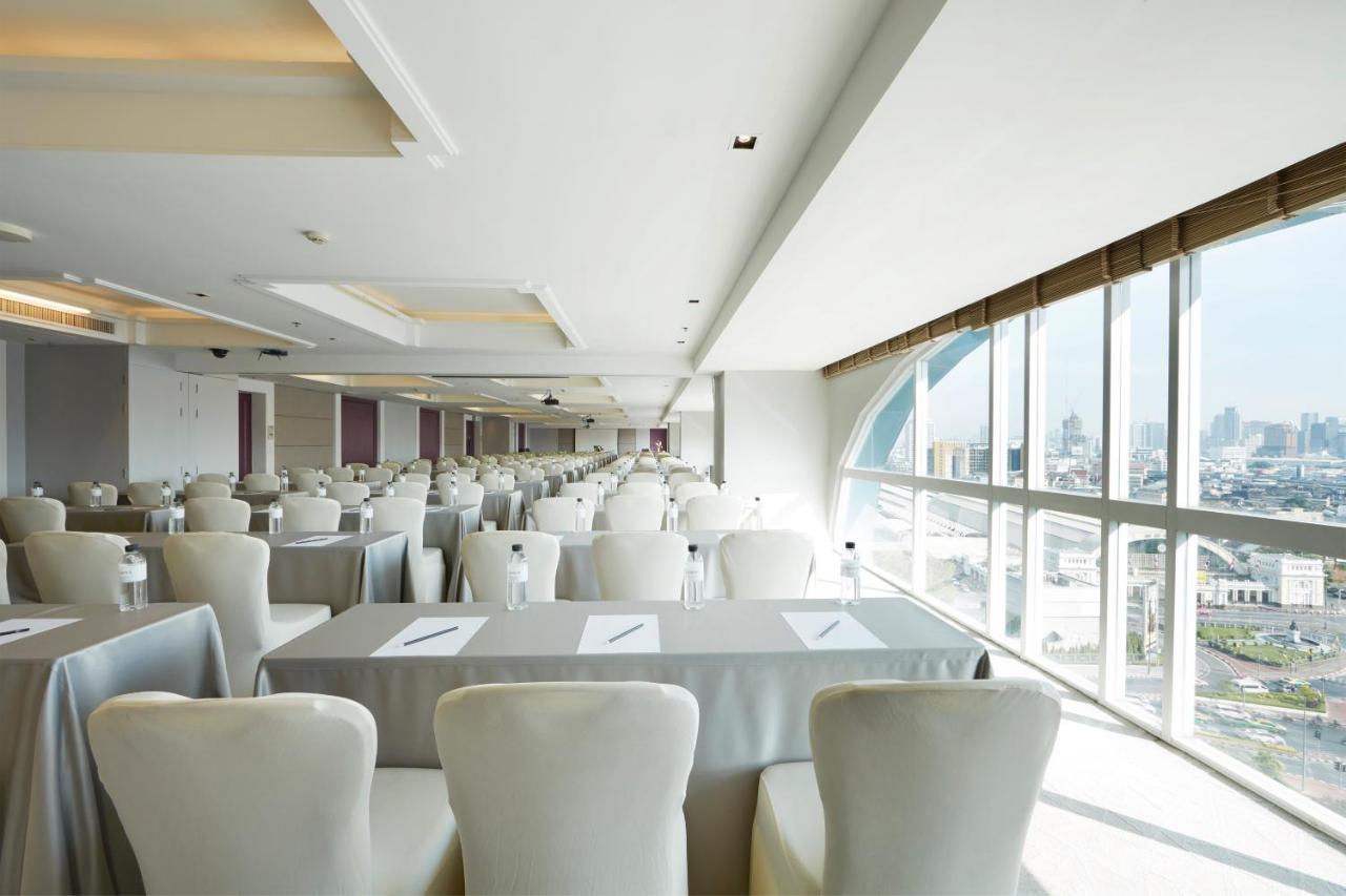 The Quarter Hualamphong By Uhg