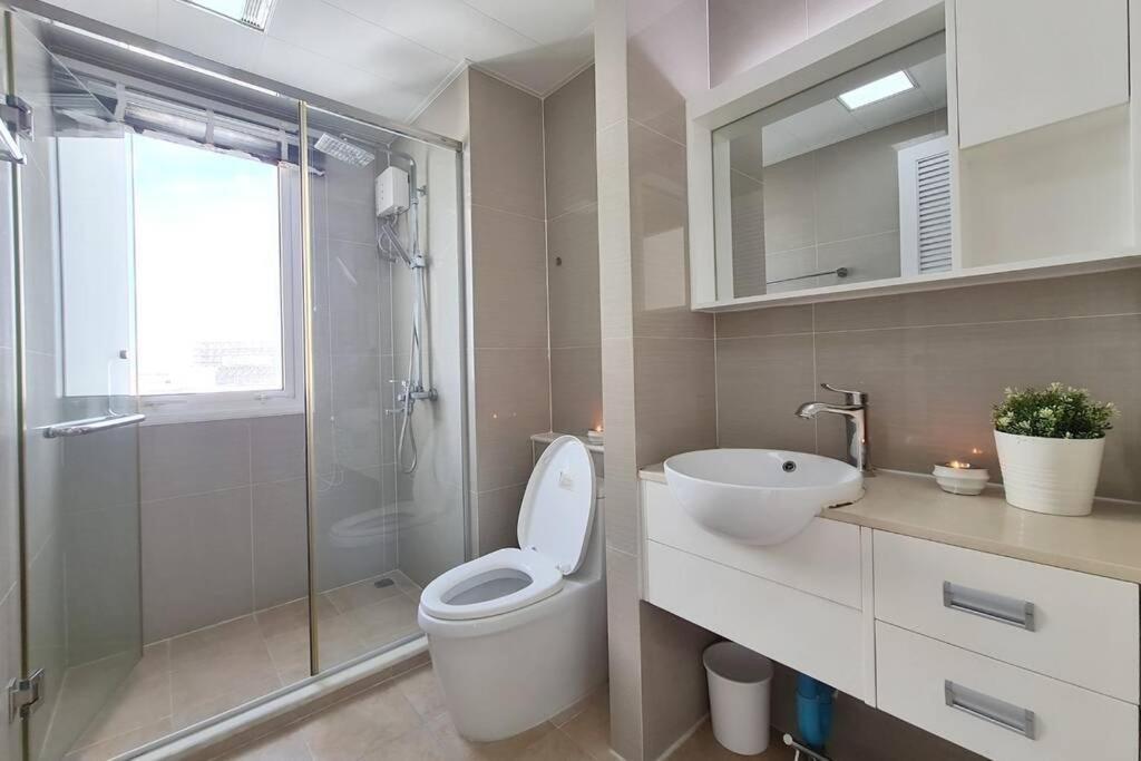 The Muji Inspired 1 Bedroom : Pool/wifi/rama9/rca Apartment