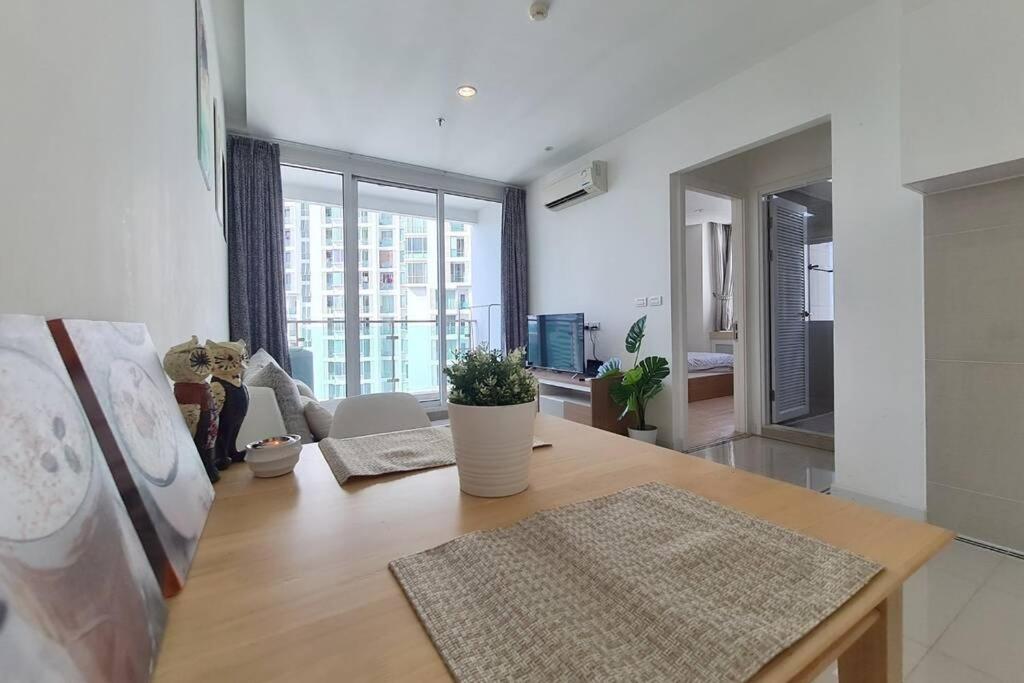The Muji Inspired 1 Bedroom : Pool/wifi/rama9/rca Apartment *