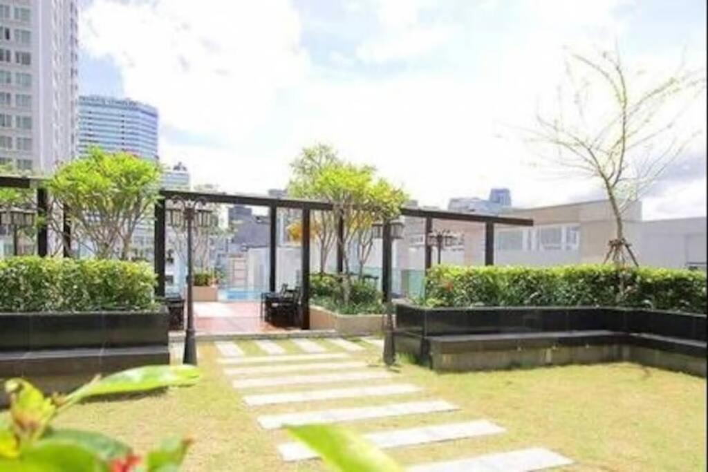 The Muji Inspired 1 Bedroom : Pool/wifi/rama9/rca Apartment *