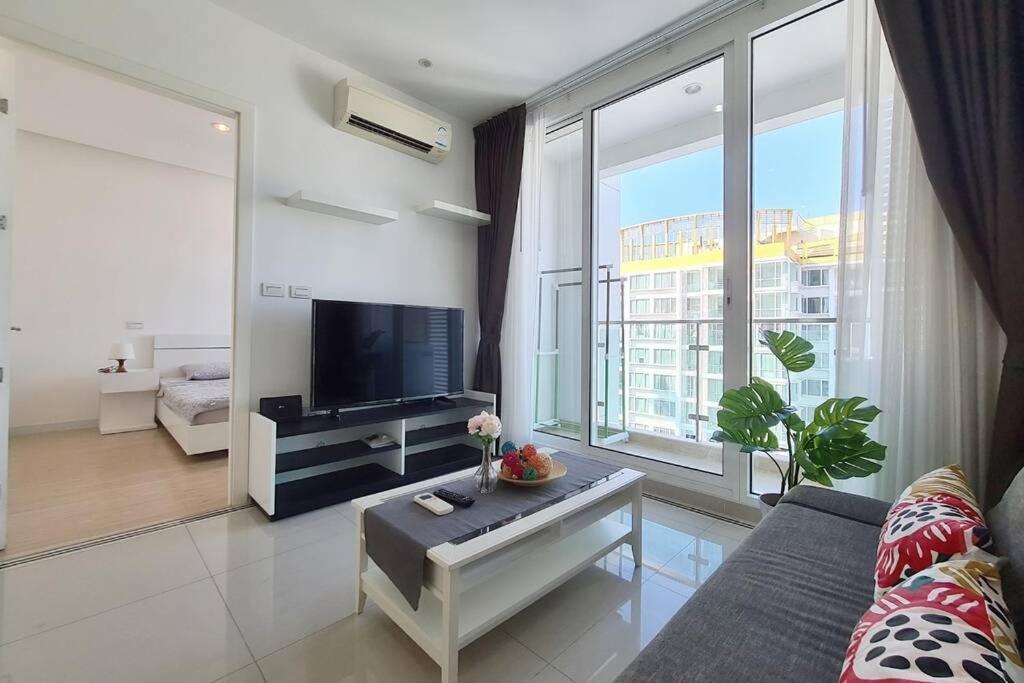 The Cloud Sky Rama9 : 1br Wifi Pool Rca Bangkok